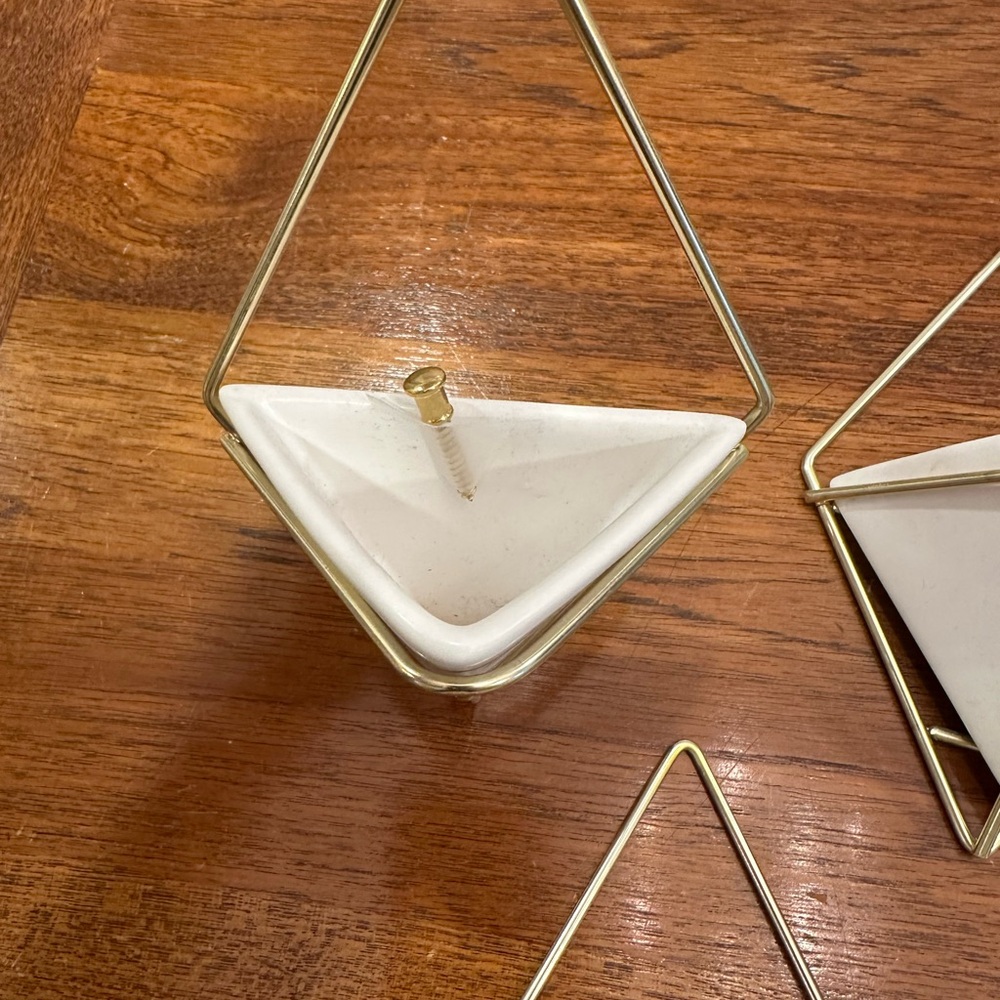 EUC/New Set of 3 Geometric White and Gold Wall Planters - Picture 4 of 7